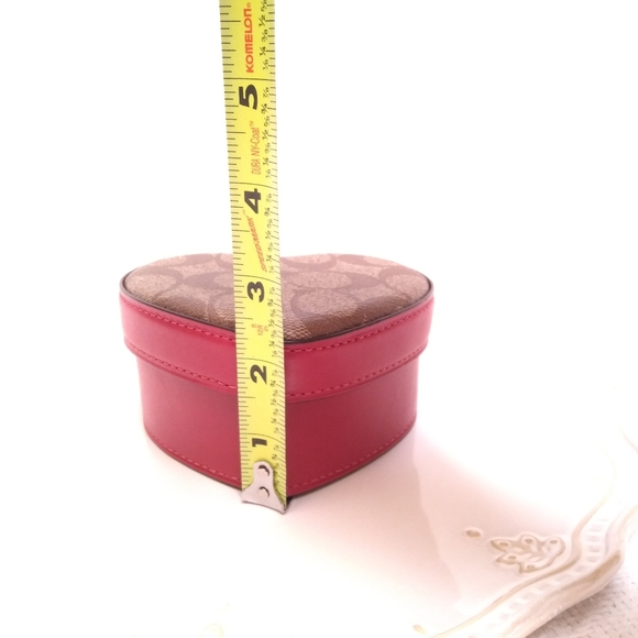 NWT Coach Heart Signature Khaki Red Trinket Box - Picture 11 of 13